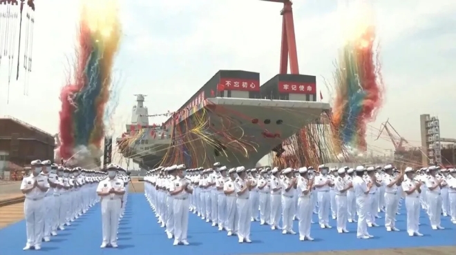 중국 관영통신 신화사는 지난 17일 3번째 항공모함인 푸젠함의 진수를 보도했다. 사진=CCTV 유튜브 캡처
