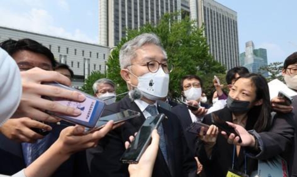 당내 온라인 회의에서 일명 '짤짤이 발언'으로 성희롱 의혹이 제기된 최강욱 더불어민주당 의원이 당원 자격정지 6개월의 중징계를 받았다. [사진=연합]