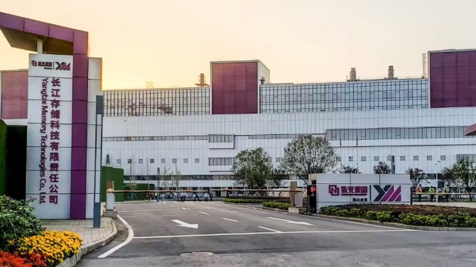 양쯔메모리는 올해 말 우한에서 두번째 플래시 메모리 공장을 설립할 계획이다. 