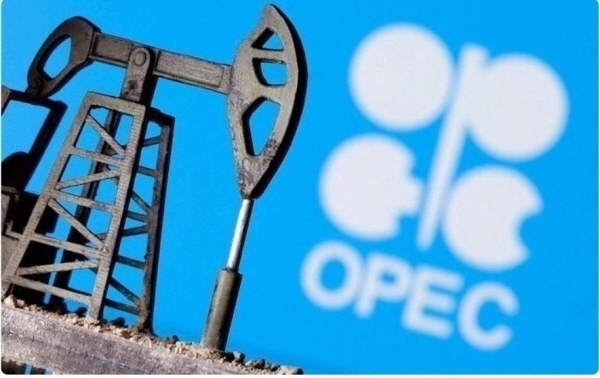 OPEC로고와 석유펌프잭 모형물 합성사진. 사진=로이터