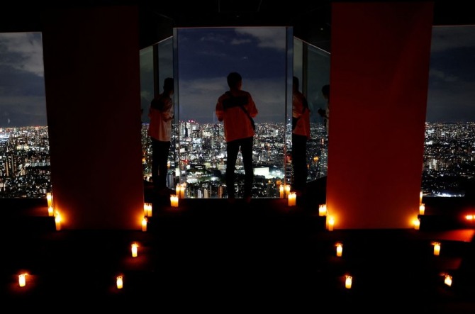 일본 도쿄의 선샤인 시티 전망대에서 본 야경. 사진=로이터