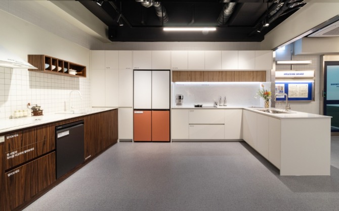 강남 하우스텝 쇼룸에 전시된 주방 완공사례. 사진=하우스텝