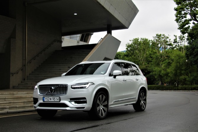 볼보  XC90 PHEV 리차지. 사진=김정희 기자