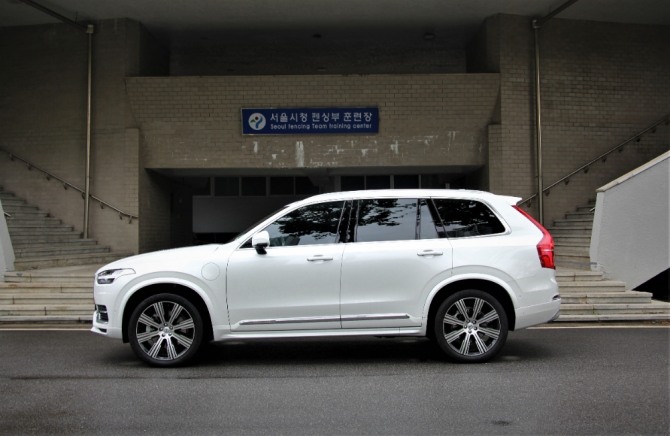볼보  XC90 PHEV 리차지. 사진=김정희 기자