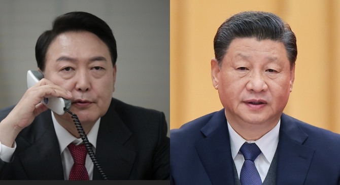 시진핑 중국 국가주석(오른쪽)과 통화하는 윤석열 대통령. 사진=뉴시스