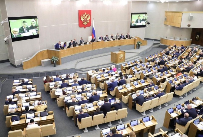 러시아 의원들이 하원 회의에 참석하고 있다. 사진=로이터