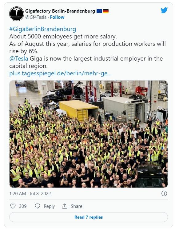 테슬라가 8일(현지시간) 트위터에 올린 기가팩토리4 생산직 월급 인상 계획. 사진=트위터