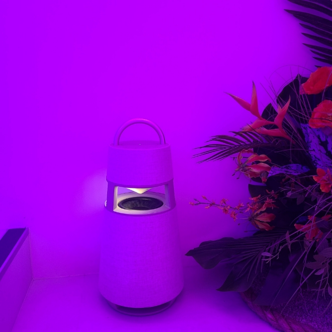 LG 스탠바이미 클럽 안 곳곳에 배치된 스피커 'LG엑스붐'. 사진=정진주 기자