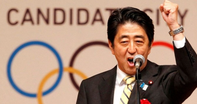 아베노믹스 경제 정책의 일환으로 올림픽 개최를 이끌었던 아베 신조 전 총리. 사진=로이터