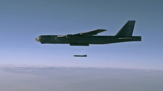 초음속 무기 시험에 사용된 B-52H 폭격기 훈련 모습. 사진=로이터 