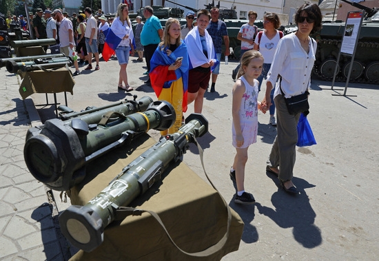 우크라이나 전쟁에서 노획된 무기들. 사진=로이터