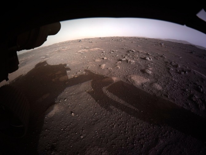 화상 탐사선 로버에서 찍어 보내온 화성 착륙 표면. 사진=뉴시스