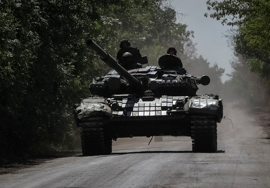 우크라이전쟁에서 활약중인 러시아군 전차는 재브린 등 대전차 무기에 취약하다는 평가를 받고 있다. 사진=로이터