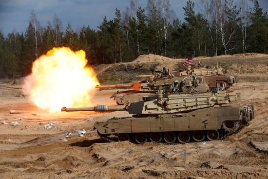 에이브람스 탱크 유럽지역 훈련 모습 사진 출처 로이터  