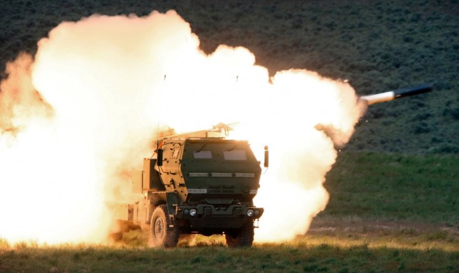 록히드 마틴이 생산한 고속기동 포병 로켓 시스템(HIMARS) 사진=뉴시스