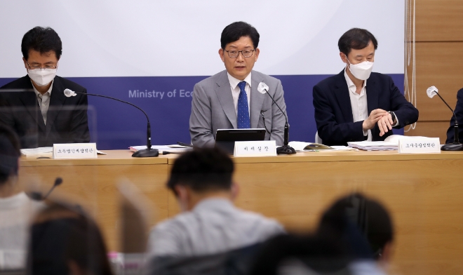 고광효 기획재정부 세제실장은 지난 18일 세종시 정부세종청사에서 정부의 2022년 세제개편안에 대해 설명했다. 사진=뉴시스