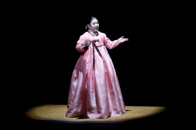창극 '청, 꽃이 되다'(도창 김세미).