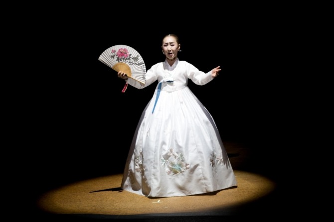 창극 '청, 꽃이 되다'(도창 조영자).