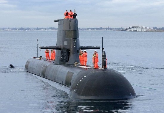 호주 해군이 운용중인 콜린즈급 잠수함으로 여러 문제로 인해 차기 잠수함 검토사업이 진행중이다. 사진=로이터