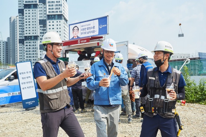 한화건설 '찾아가는 팥빙수차' 운영 현장. 사진=한화건설