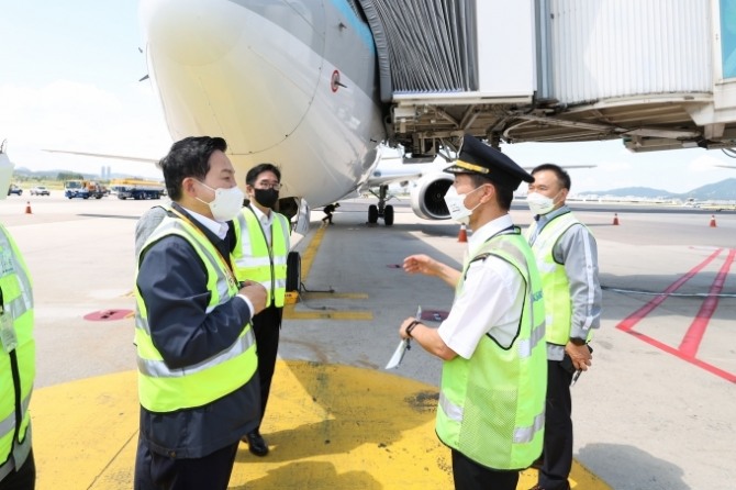 25일 원희룡 장관 김포공항 현장점검 모습.사진=국토교통부