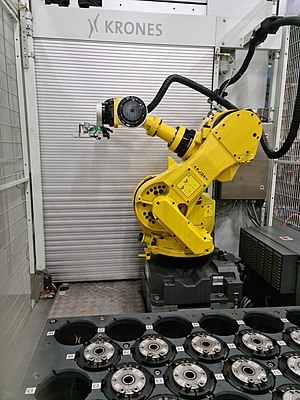 일본 로봇 제조업체 화낙의 공장산업용 로봇.