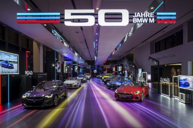 인천 영종도 BMW 드라이빙 센터에서 M 50주년을 기념해 다양한 M 모델이 전시되어 있는 모습. 사진=BMW코리아