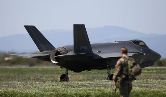 지상에 대기중인 F-35 모습. 사진=로이터