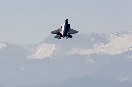 F-35 비행 훈련 모습. 사진=로이터