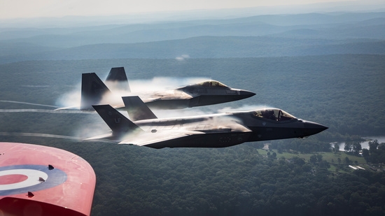 F-35 및 F-22 스텔스 전투기 비행 훈련 모습. 사진=로이터