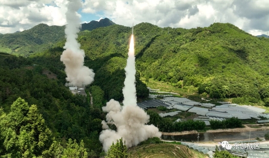 중국의 대만 방향 미사일 발사 훈련 장면. 사진=로이터