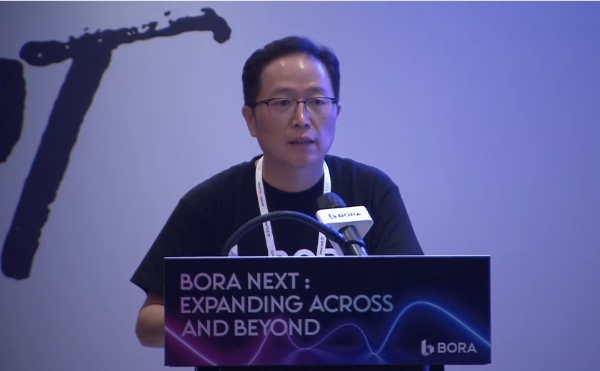 조계현 카카오게임즈 대표가 KBW 2022에서 강연하고 있다. 사진=카카오게임즈 유튜브