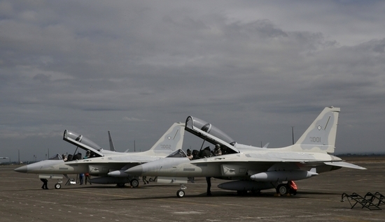 FA-50 경전투기 지상 활주로 대기 모습. 사진=로이터