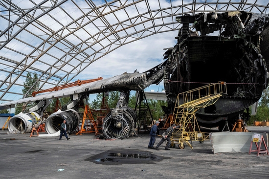 파괴된 우크라이나 공항 비행기 모습 사진=로이터
