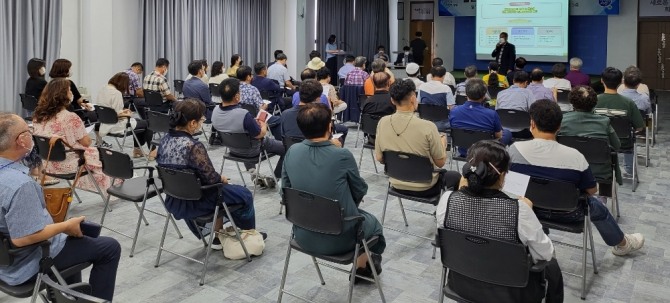 지난 10일 군청 대회의실에서 열린 주민설명회 모습 / 전남 함평군=제공