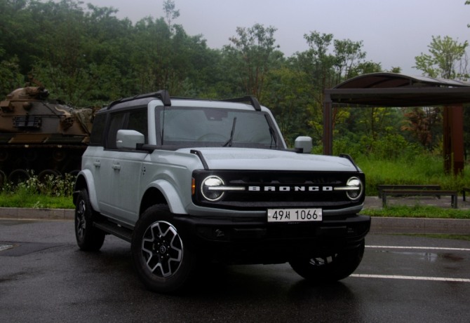 포드 브롱코 정면 모습. 사진=김정희 기자