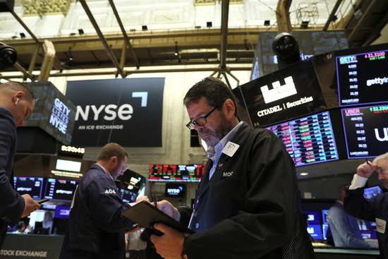 뉴욕증권거래소(NYSE) 트레이더들의 모습. 사진=로이터