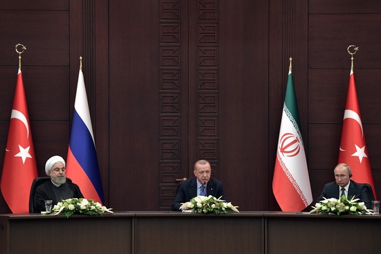 튀르키예(터키)에서 회의중인 푸틴(오른쪽). 사진=로이터