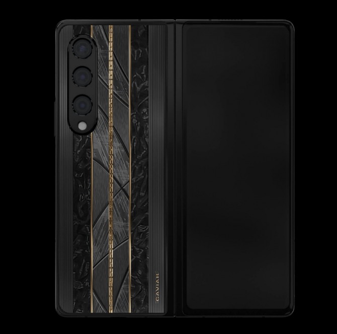 캐비어의 골든 미티어. 운석조각이 포함되어 있다. 사진=캐비어