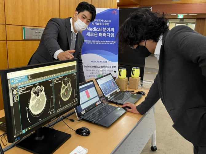 SK㈜ C&C는 24일 의료 AI 대표 3사 딥노이드, 루닛, 뷰노와 함께 ‘의료인공지능 심포지엄’을 공동 개최했다. 사진=SK(주) C&C