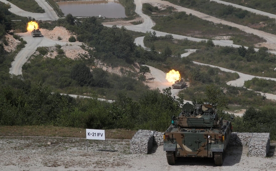 한국 K-21 보병전투 차량 장갑차 모습. 사진=로이터