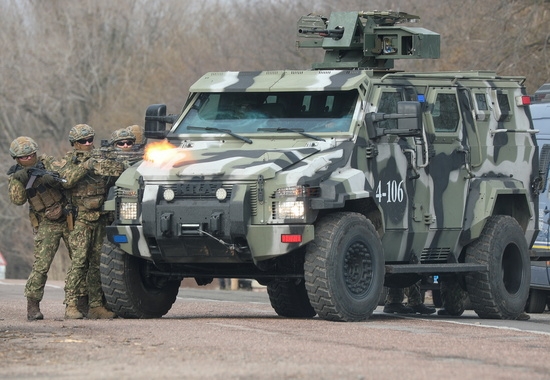 지난 2월 우크라이나군이 헤르손 지역에서 특별 전술 훈련에 참여하고 있는 모습. 사진=로이터