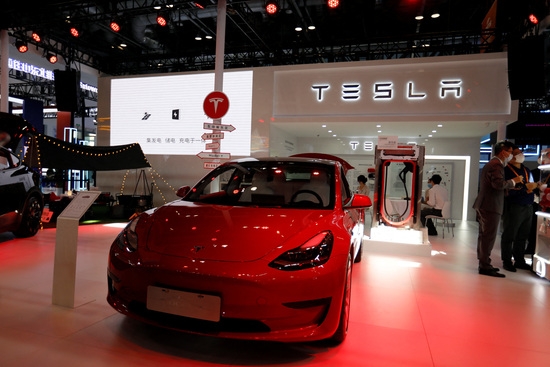 테슬라 모델3 전기 자동차가 9월 1일 중국 베이징에서 열린 중국 국제 서비스 무역 박람회(CIFTIS)에 전시되어 있다. 사진=로이터