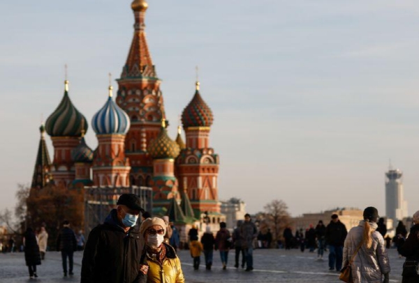 러시아 모스크바의 붉은광장을 찾는 러시아 관광객들. 사진=로이터
