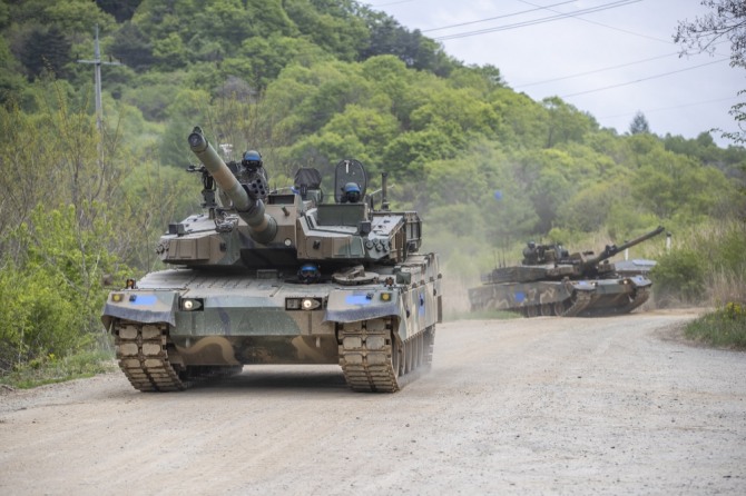 지난 5월 9일부터 20일까지 강원 인제군 육군과학화전투훈련단에서 신임장교 KCTC 훈련 중 K2 전차가 기동을 하고 있다. 사진=뉴시스 