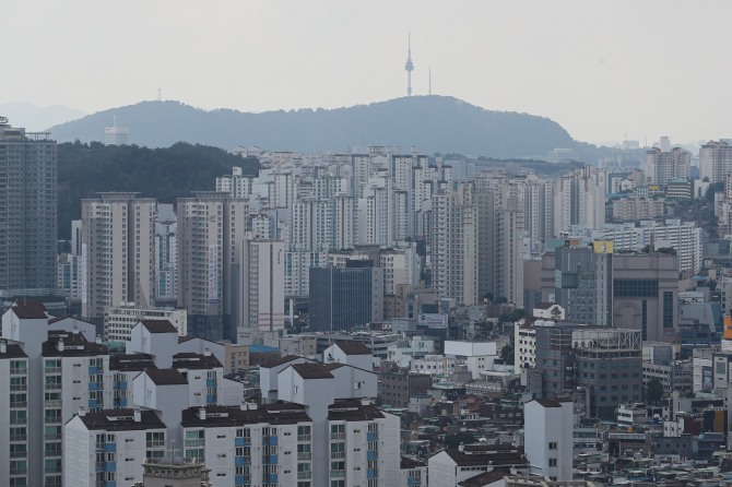 서울 강북구 북서울꿈의숲 전망대에서 바라본 강북지역 아파트단지 모습. 사진=뉴시스