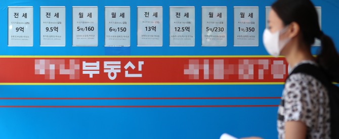 서울 시내의 한 부동산에 전·월세 매물 정보가 표시되어 있다. 사진=뉴시스