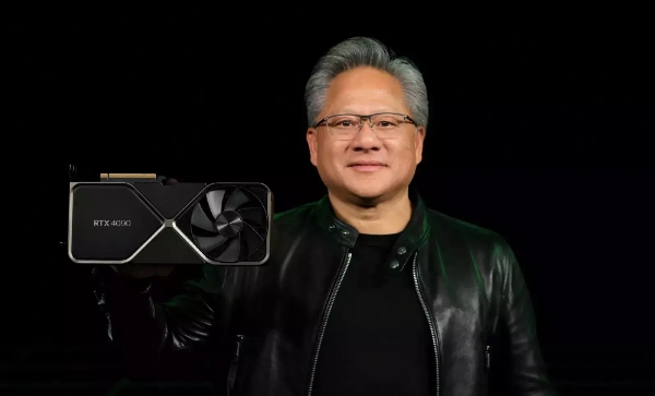 젠슨 황 엔비디아 대표이사가 신형 그래픽처리장치(GPU) '지포스 RTX 4090'을 소개하고 있다. 사진=엔비디아