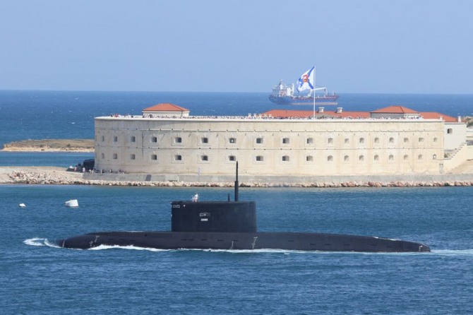 흑해에 배치된 러시아의 잠수함. 사진=로이터