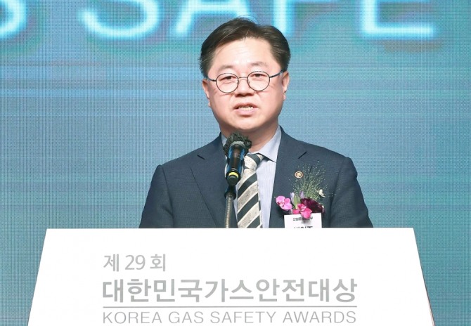 박일준 산업통상자원부 제2차관이 21일 서울 영등포구 여의도 63빌딩 컨벤션센터에서 열린 '제29회 대한민국 가스안전대상'에 참석해 축사를 하고 있다. 출처=뉴시스.